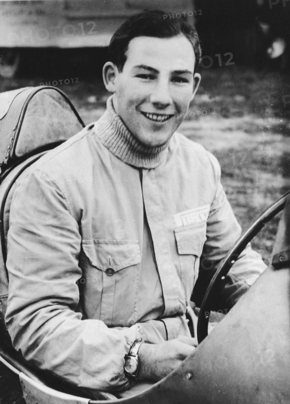 Moss, Stirling *17.09.1929-
Autorennfahrer, GB

- Portrait am Steuer seines Rennwagens

- 1951