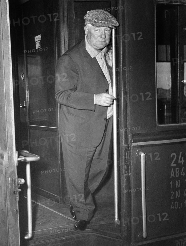 *17.05.1914-15.11.1976+
Schauspieler Frankreich

Bei seiner Ankunft in Hannover

- 1960