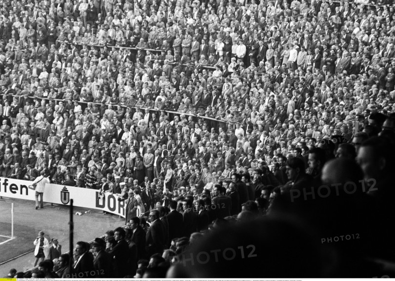 Fussballstadion am Boekelberg in Moenchengladbach beim Spiel Gladbach gegen MSV Duisburg, Bundesliga, Saison 1967/1968