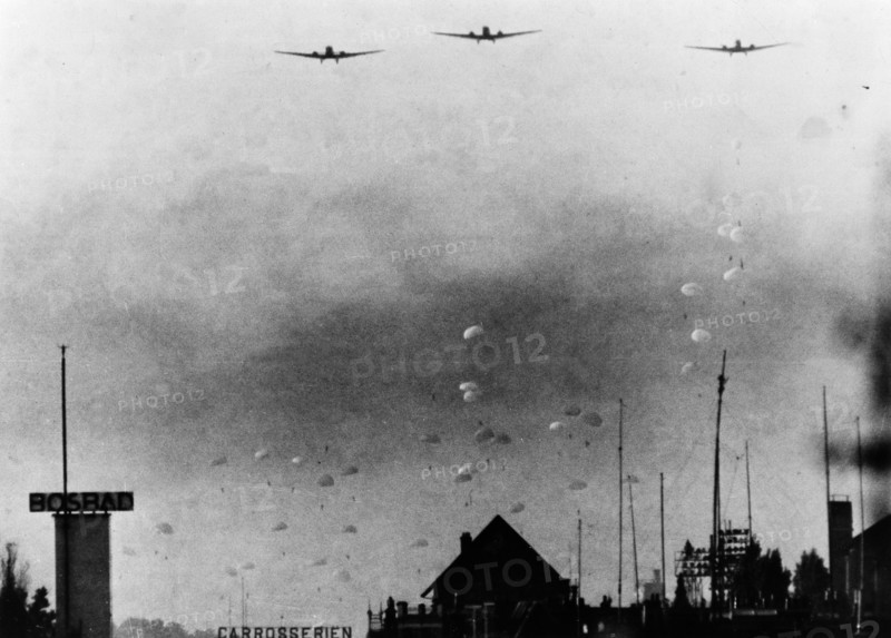 Troupes allemandes parachutées sur La Haye aux Pays-Bas