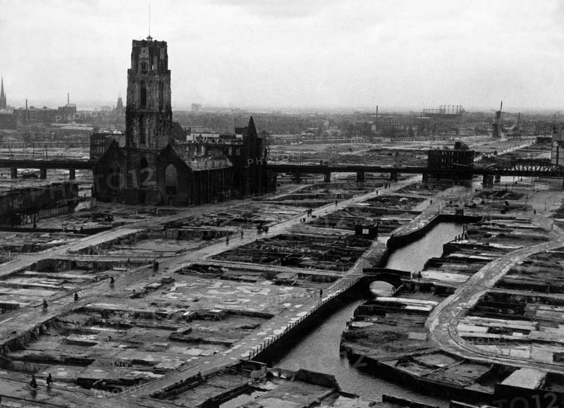Vue générale de Rotterdam détruite après l'assaut des troupes allemandes du 14 mai 1940