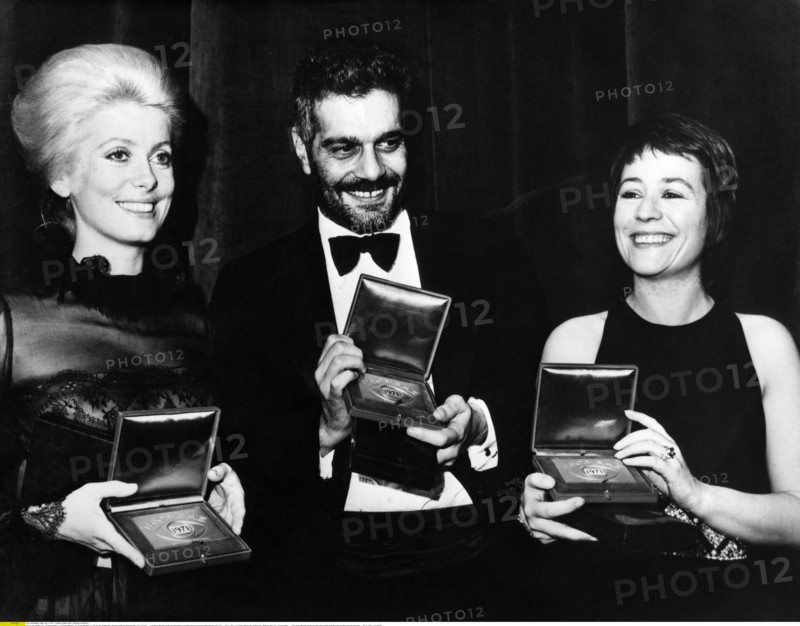 Deneuve, Catherine - Schauspielerin, mit Omar Sharif und  Annie Giradot (r.)