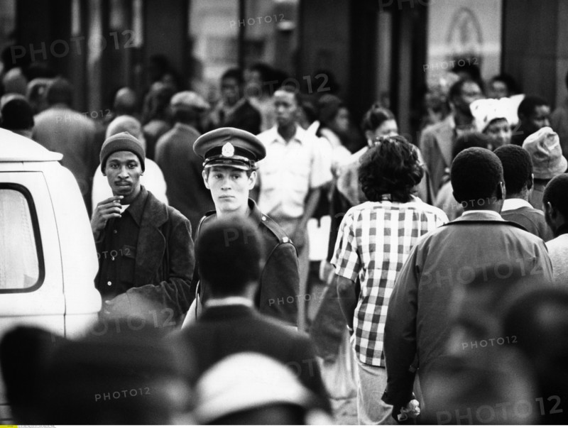 Scène de rue à Johannesburg en 1976