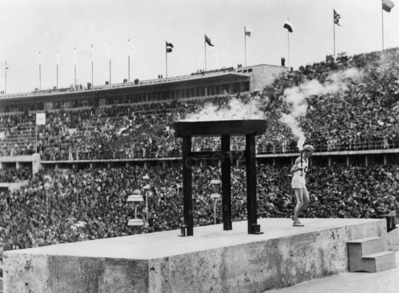 Olympische Spiele 1936 in Berlin - Eroeffnungsfeier, Fackellaeufer Schilgen