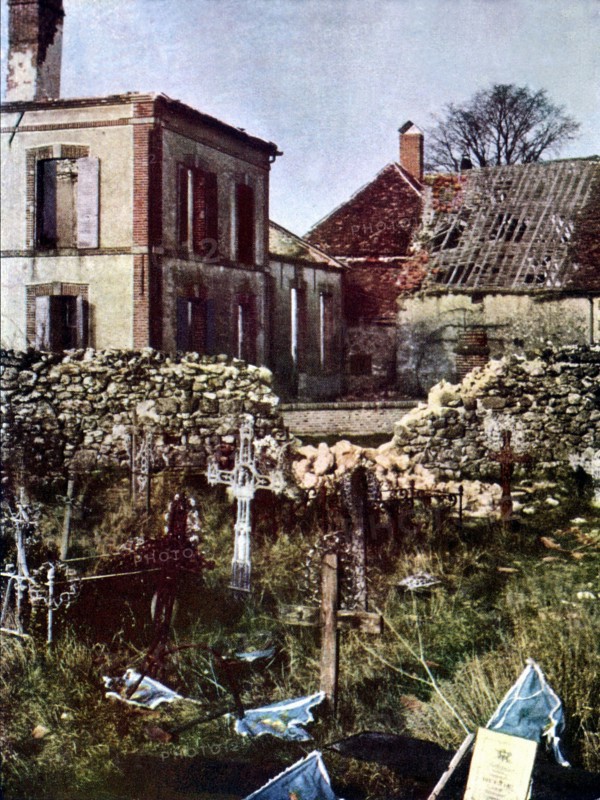 Ruines du cimetière de Charleville, en septembre 1914