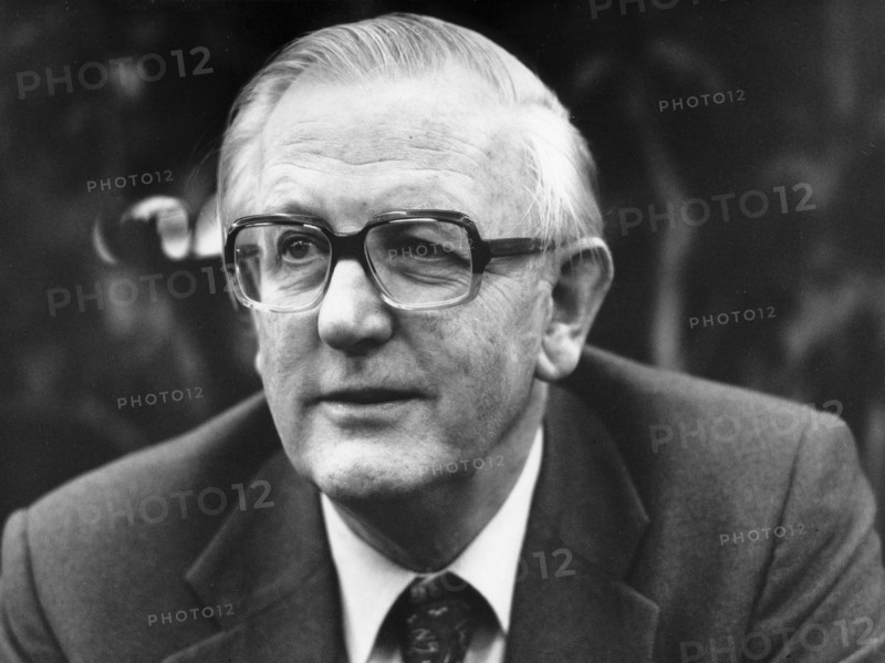 Tom Sharpe
