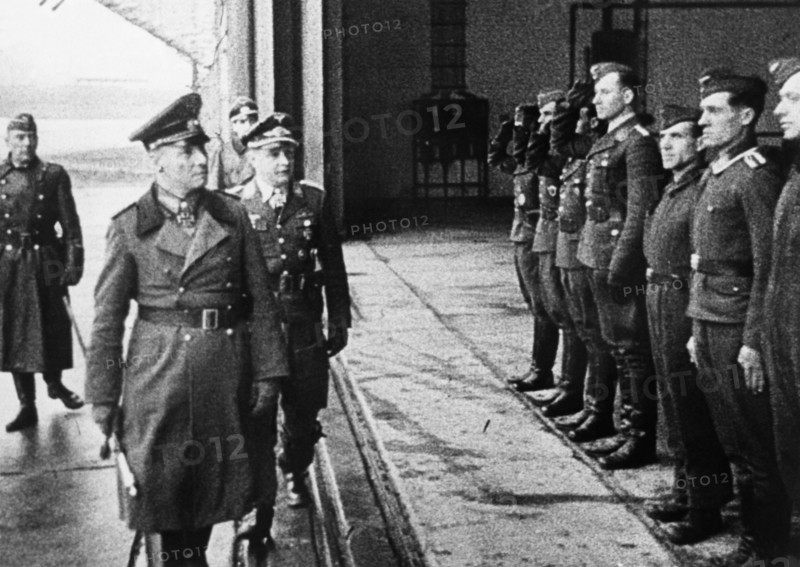 Erwin Rommel, Generalfeldmarschall, D, Inspektion Bunker am Atlantikwall - 1944