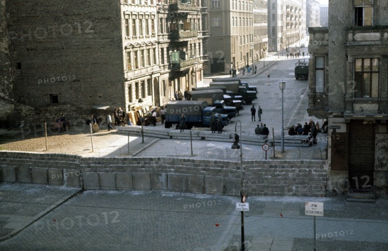Construction du mur de Berlin, 1961