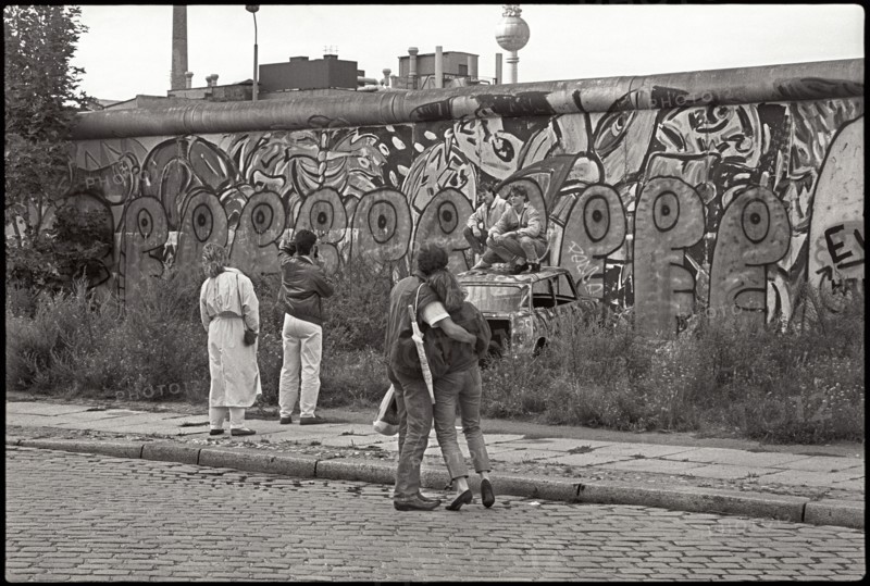 Touristes devant le mur de Berlin, 1987