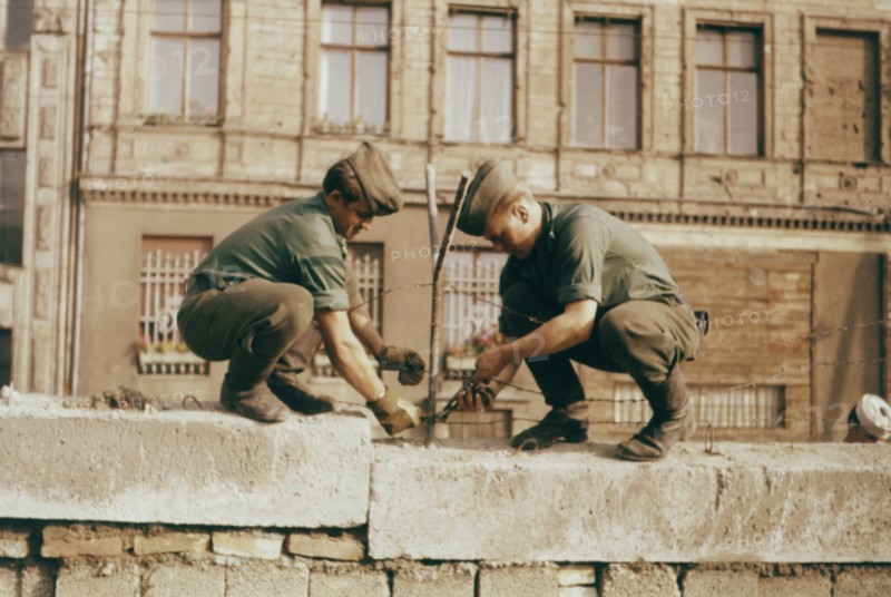 Construction du mur de Berlin, 1961