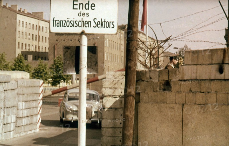 Construction du mur de Berlin, 1961