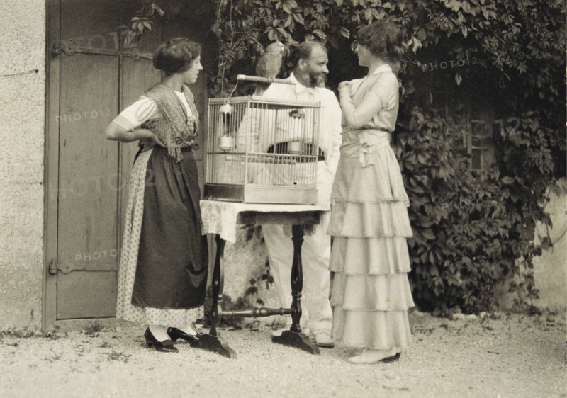 Gustav Klimt avec Helene Klimt et Emilie Floege, 1914.