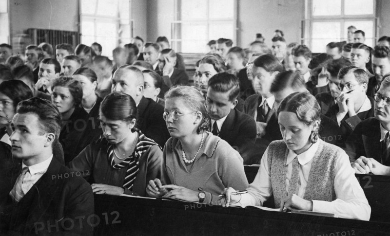 Etudiants dans les années 30