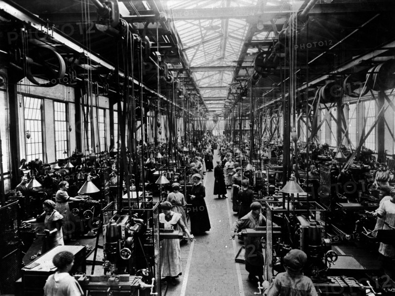 Femmes dans une usine d'armement, 1917