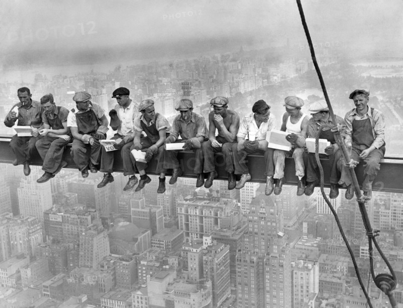 Ouvriers sur un échaffaudage de l'Empire State Building à New York, 1932