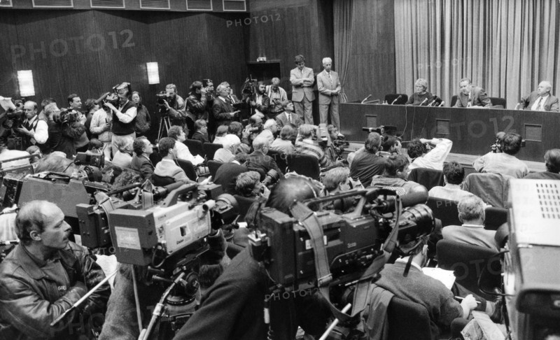Conférence de presse avant la chute du mur de Berlin, 1989