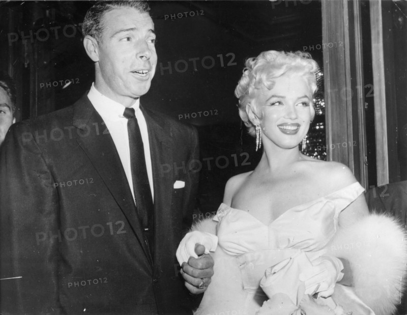 Marilyn Monroe with her divorced husband Joe Dimaggio at the premiere of the movie 'The Darned Seventh...