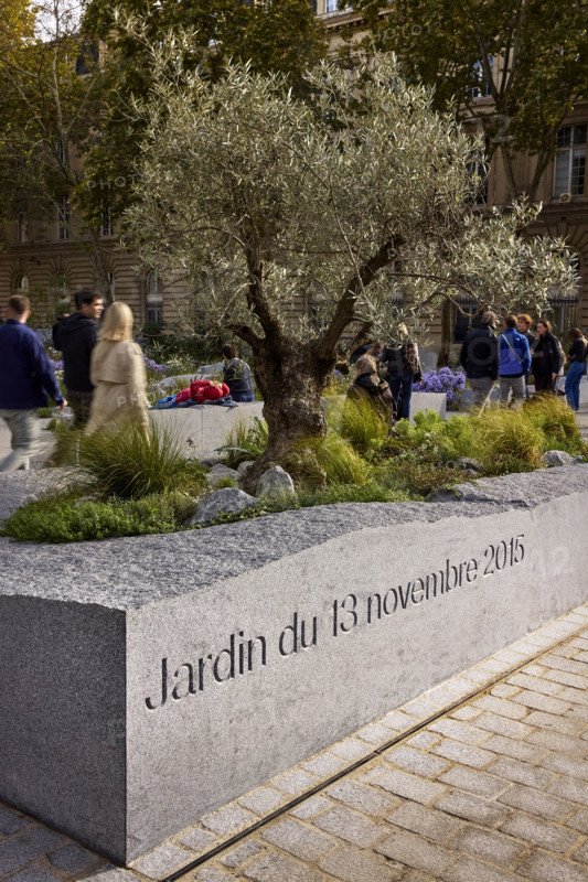 Jardin du 13 Novembre 2015 à Paris