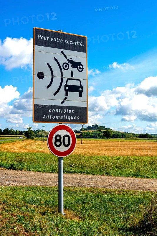 Sign of speed limit reduced to 80 km/hour and radar speed check