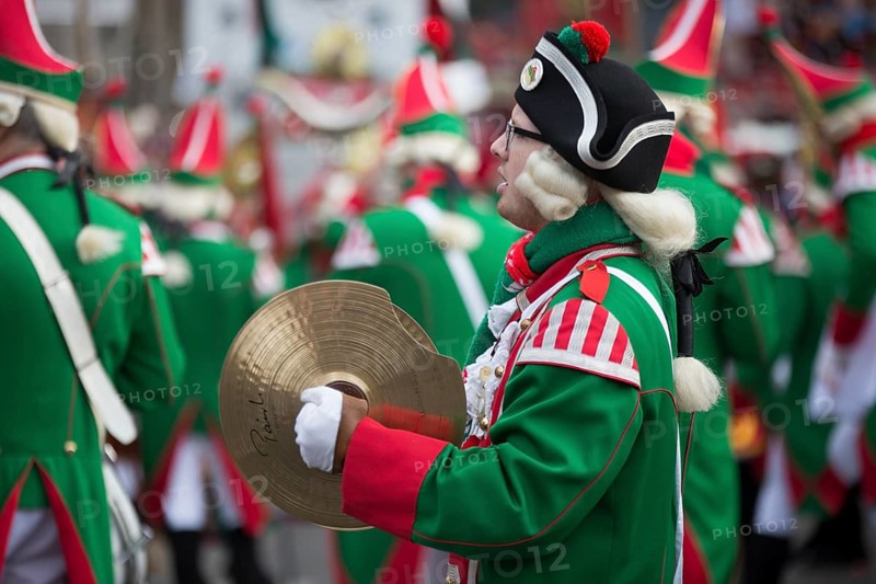 Musician with cymbals in uniform
