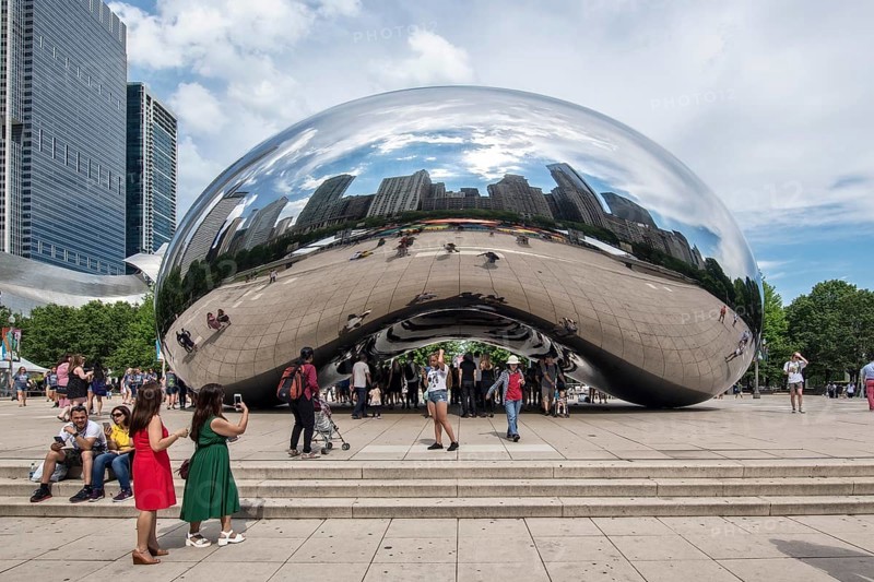 Mirroring sculpture Cloud Gate