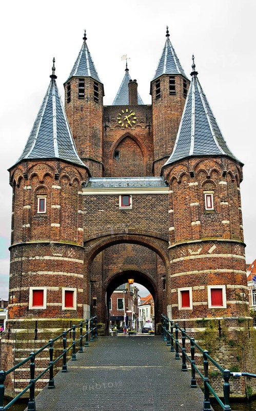 City gate Amsterdamse Poort