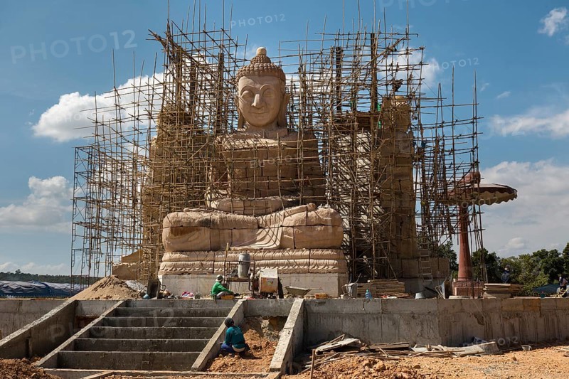 New construction of Buddha statues