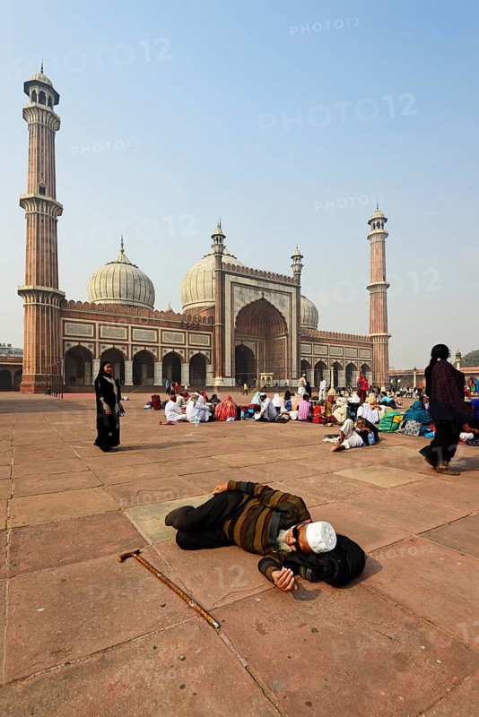 Indian pilgrims in front of the Jama Masjid Mosque