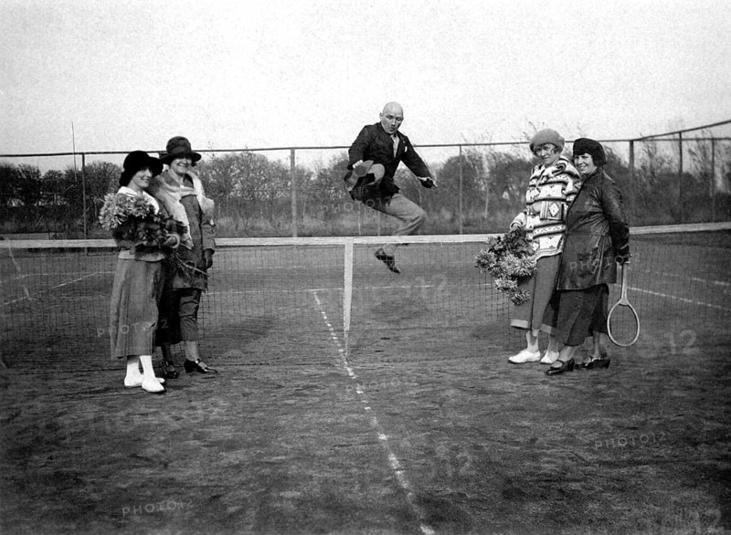 Bragger on the tennis court