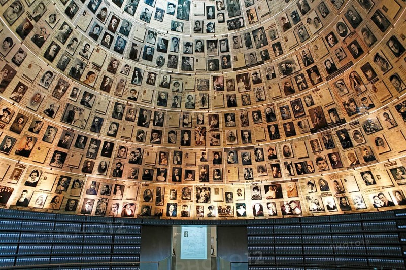 Pictures of killed Jews in the Name Hall