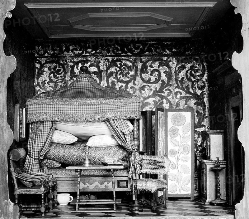 Dollhouse bedroom from the first half of the 17th century