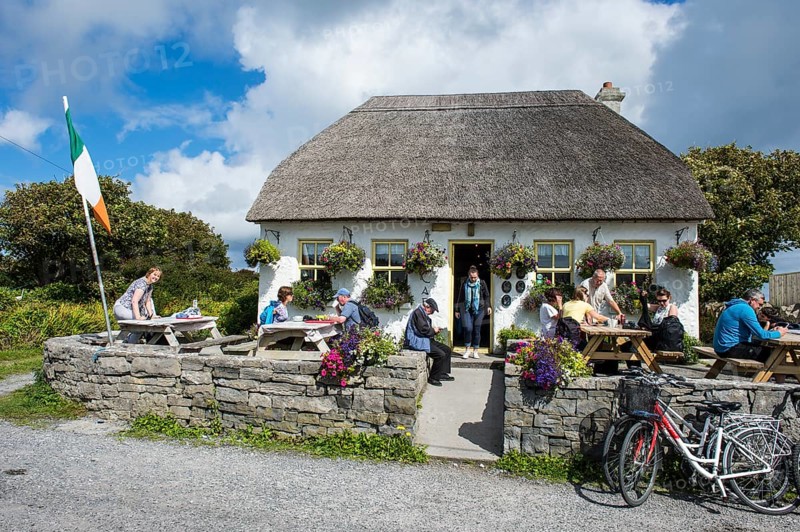 Local pub in Arainn