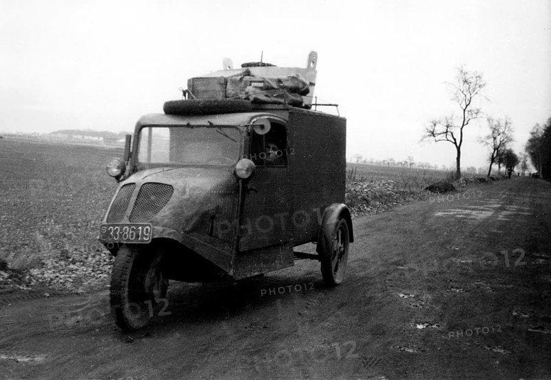 Car with three wheels