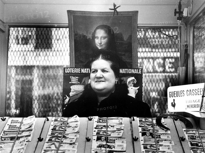 Saleswoman looks like the aged Mona Lisa