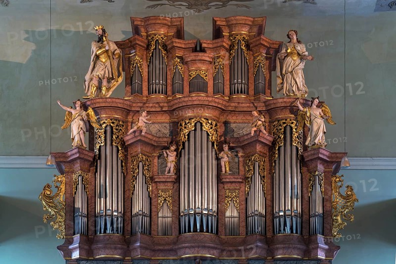 Organ with baroque organ case from 1740