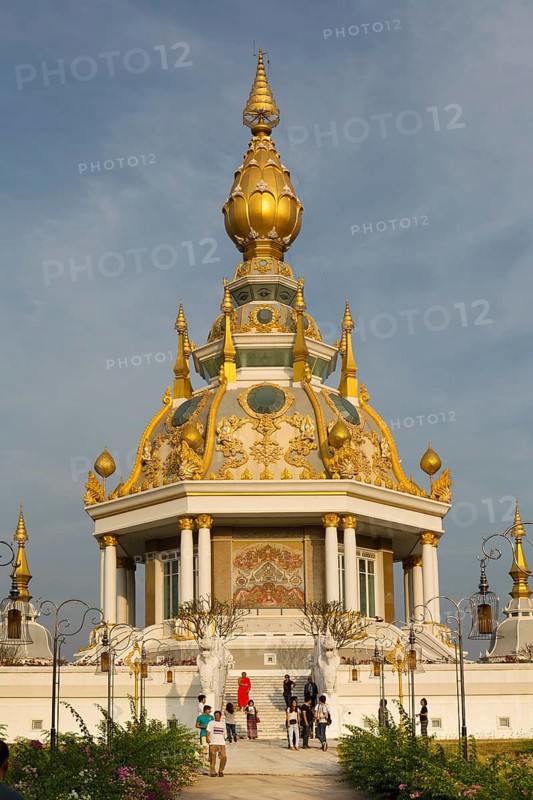 Maha Rattana Chedi of Wat Thung Setthi