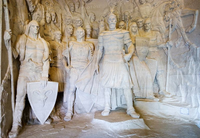 Skanderbeg Sculpture Group and fellow combatants in the Skanderbeg Museum