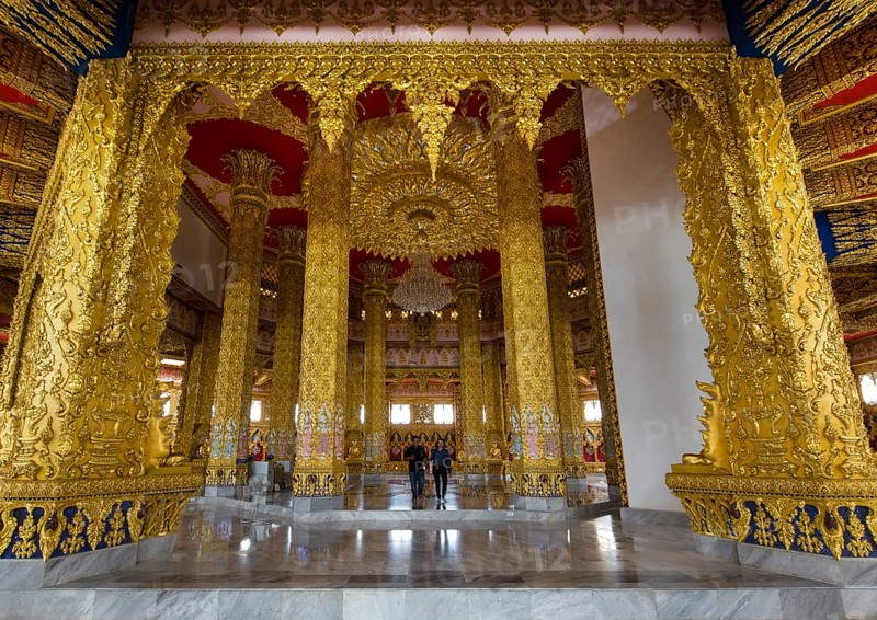 Splendid interior of the Phra Maha Chedi Chai Mongkhon Pagoda