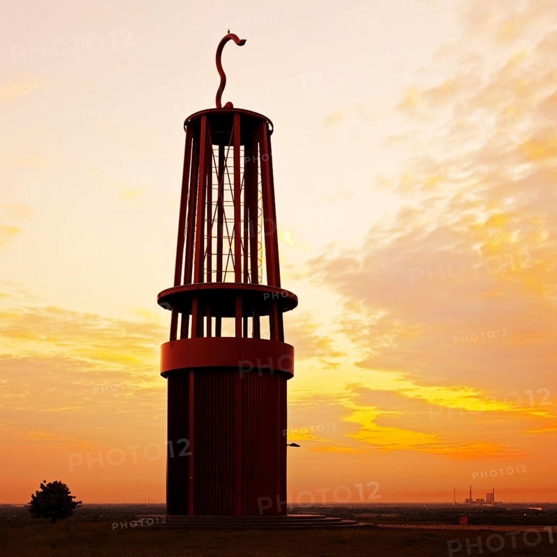 Artwork Geleucht at sunset
