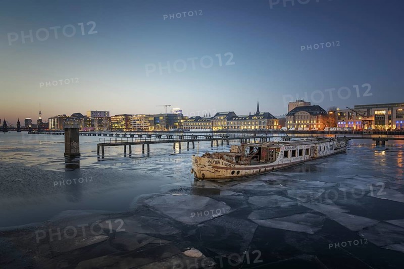 Ice floes in the river Spree between Elsenbrucke and Oberbaum Bridge during blue hour