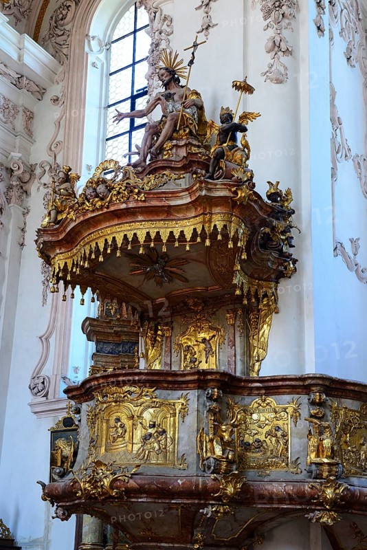 Prayer pulpit