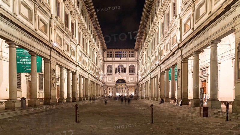 Uffizi Gallery at night