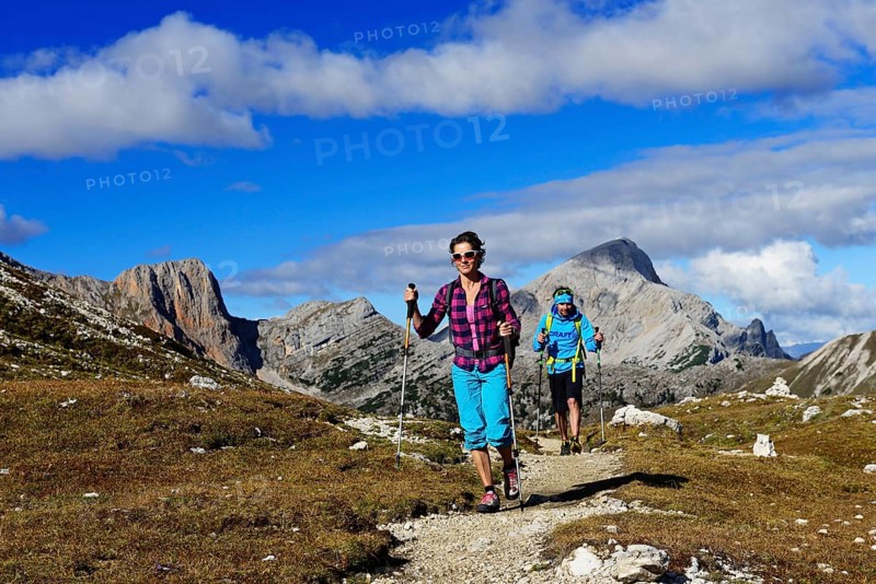 Female hikers in front of the Grosser Rosskopf