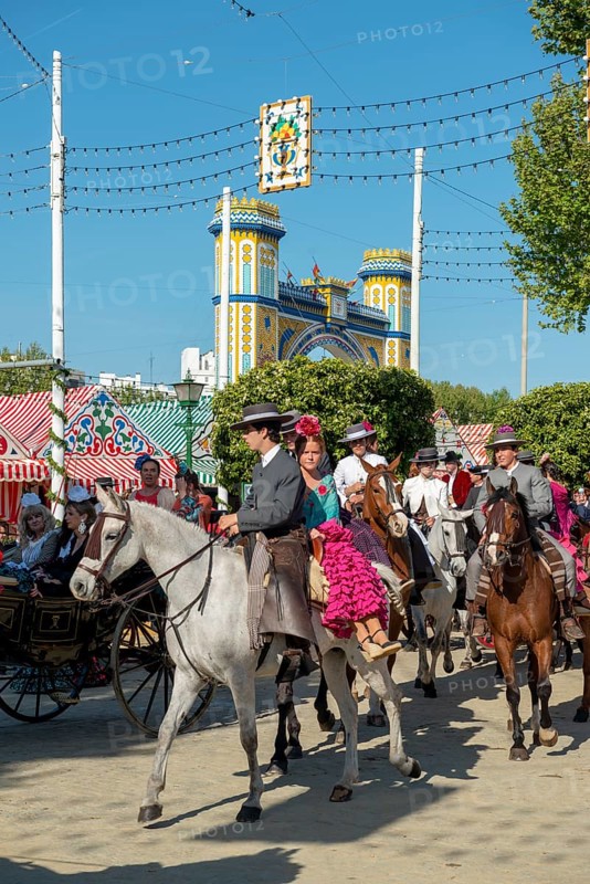 Horsemen on horses in front of Casetas