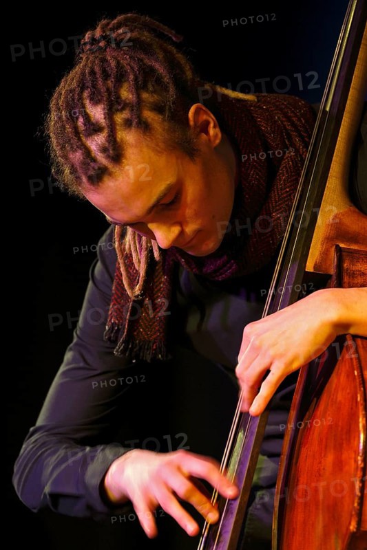 Conrad Steinhoff of the Gerold Heitbaum Quartet plucking on contrabass