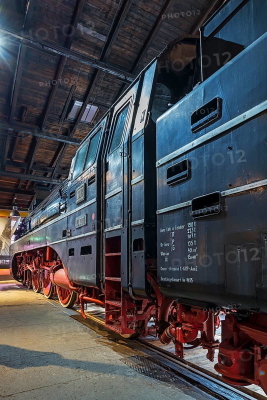 Locomotive of class 10 001 for express train