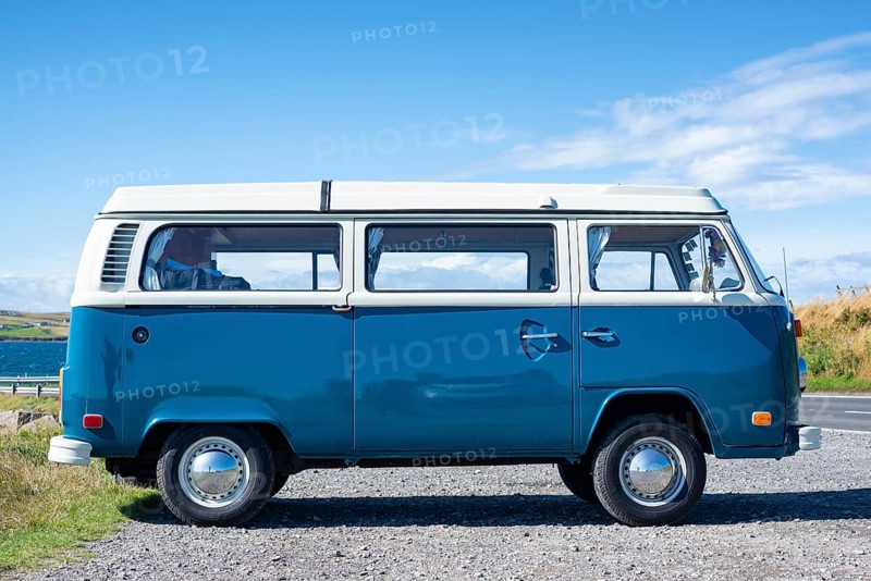 Blue VW-Bus