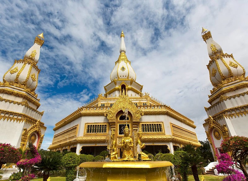 Gilded fountain in front of the 101m high Phra Maha Chedi Chai Mongkhon Pagoda