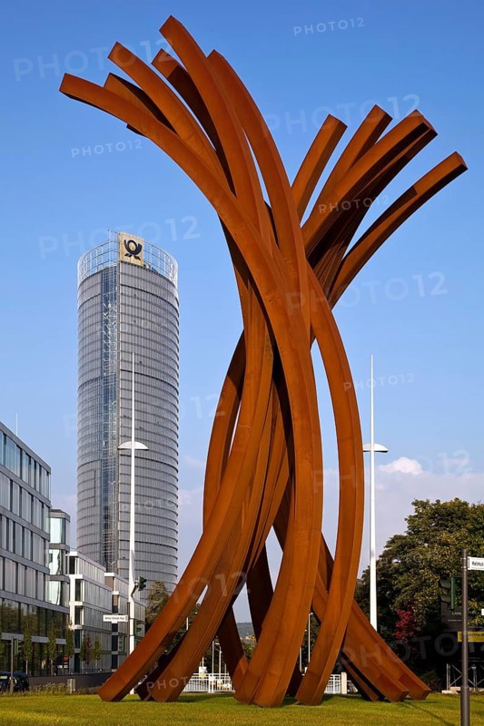 Sculpture Arc 89 in front of the Post Tower