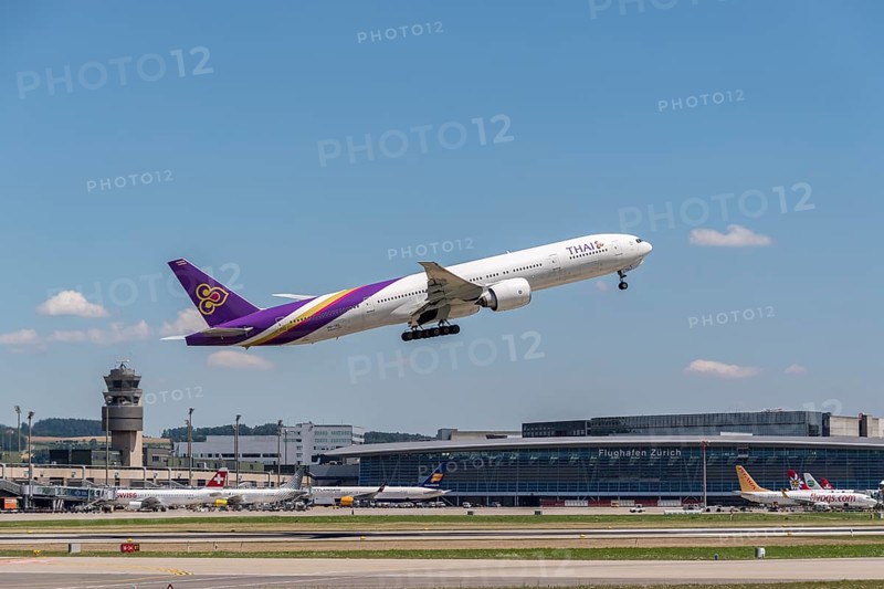 Airline Thai Airways' Boeing 777-300 launches at Zurich Airport